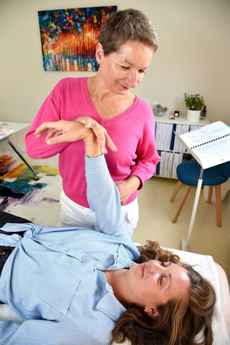 Elisabeth Kinesiologie 1 768x1150