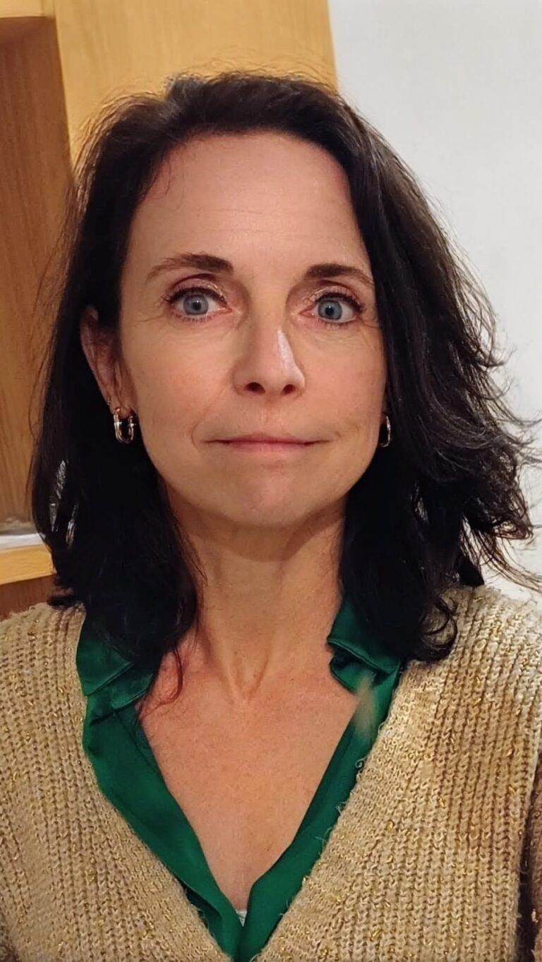 2025 11 ALEX 768x1363