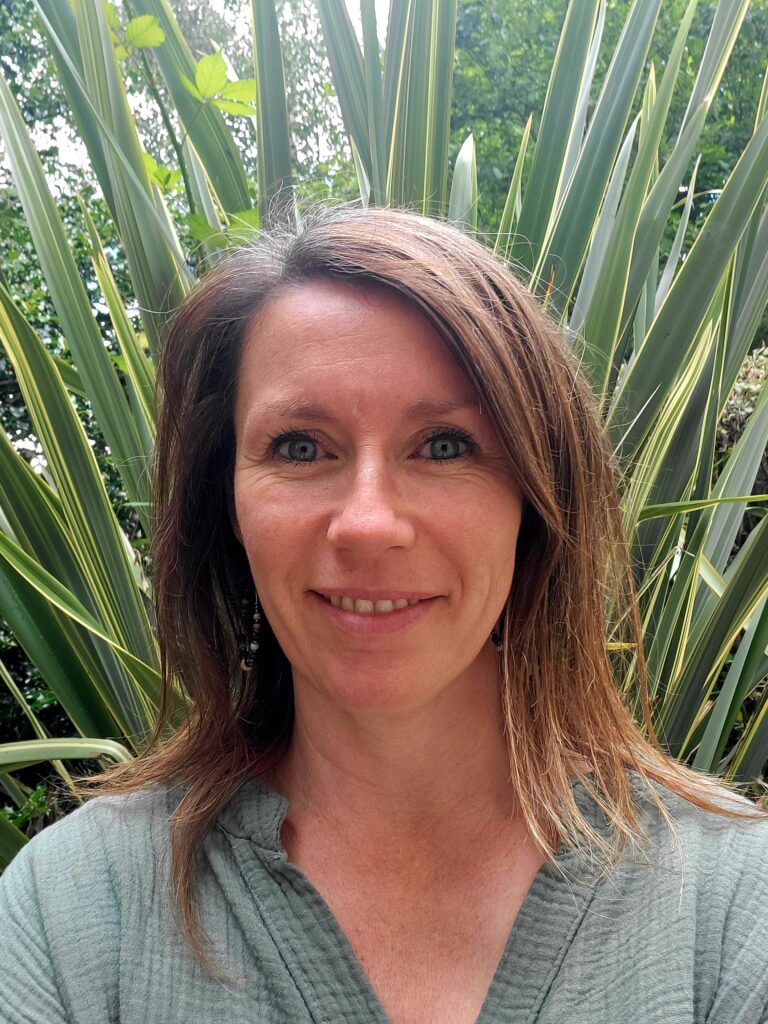 peggy dieumegard evoleoz la gacilly reflexologie kinesiologie 768x1024